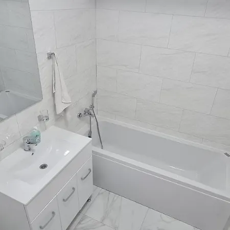 Apartament Dobroesti-Fundeni-Dragonul Rosu Lägenhet *