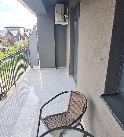 Apartament Dobroesti-Fundeni-Dragonul Rosu Lägenhet *